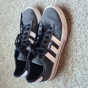 Adidas skate shoe, mens 7, women's 8.5